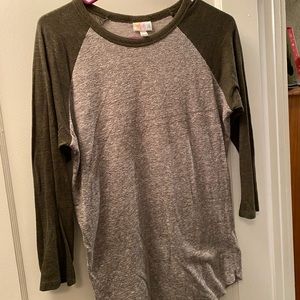 Lularoe “Randy” tee
